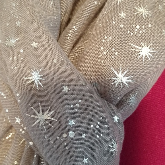 Gap Gray With Silver Stars Oblong Scarf - Picture 2 of 4